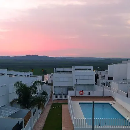 Acogedor Adosado Con Piscina Solo Familias Y Parejas Кониль-де-ла-Фронтера